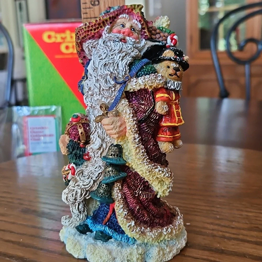 Crinkle Claus Teddy Beefeater Santa  Figurine Possible Dreams Holiday Christmas